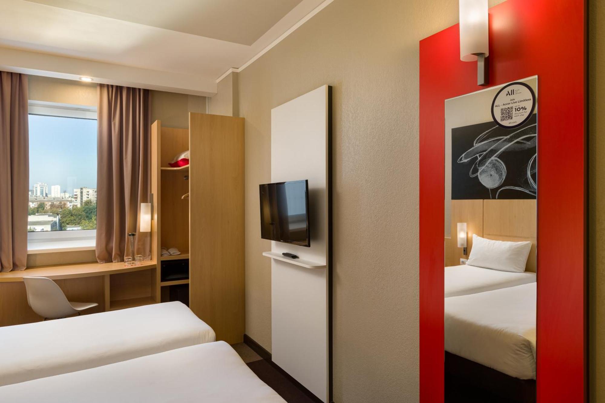 Ibis Railway Station 3* Київ