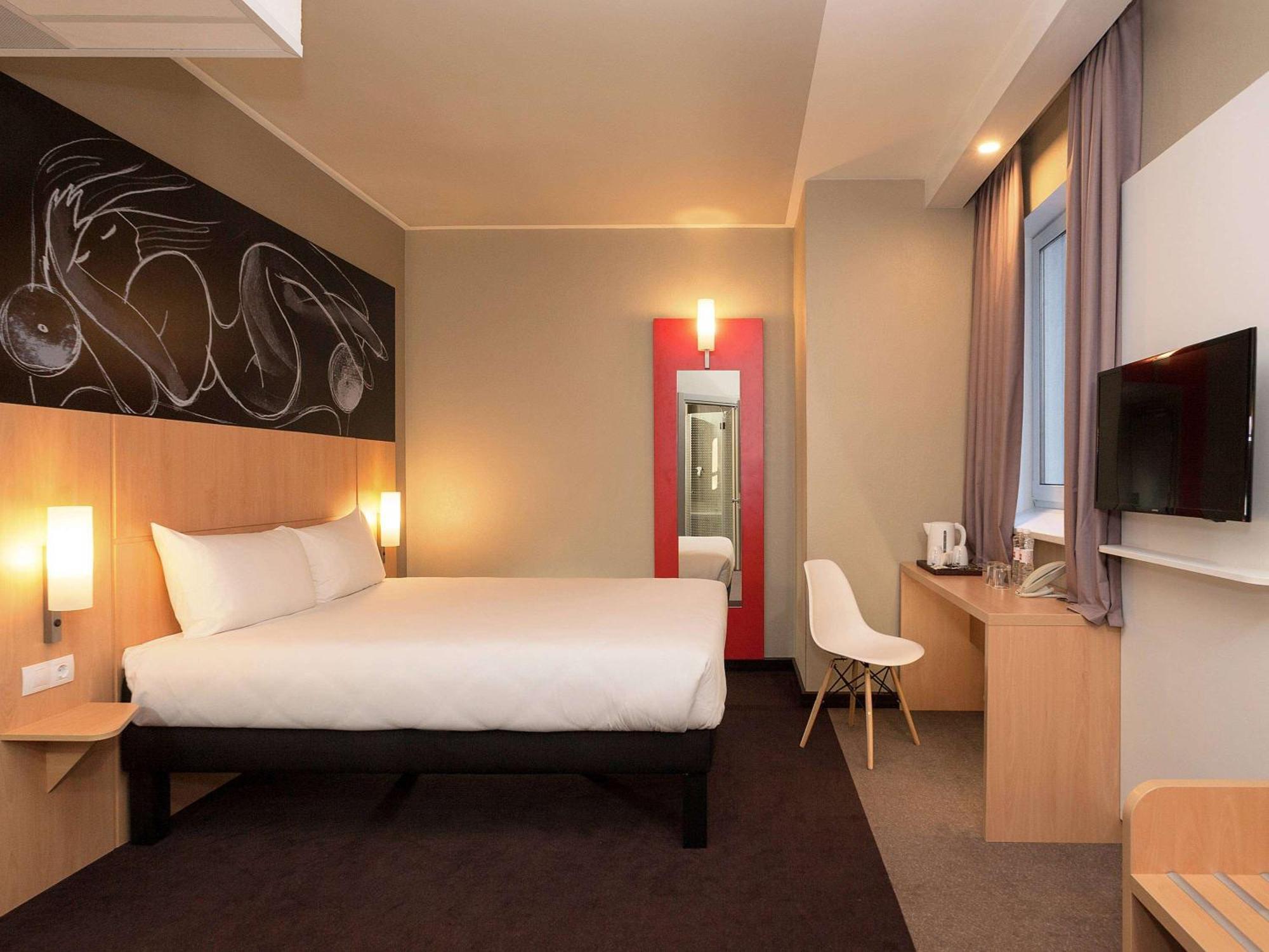 Готель Ibis Railway Station 3*