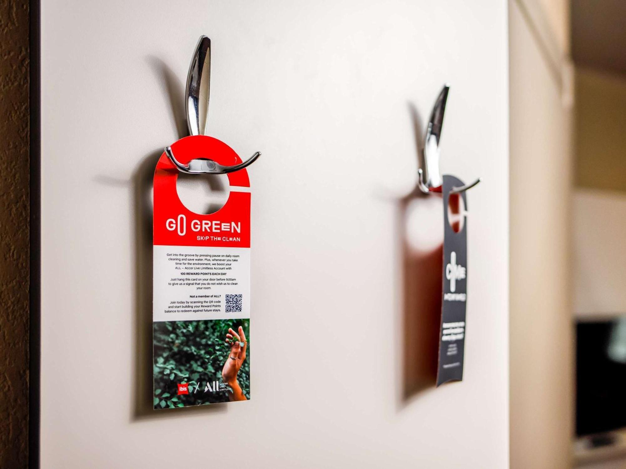 Ibis Railway Station Готель 3*