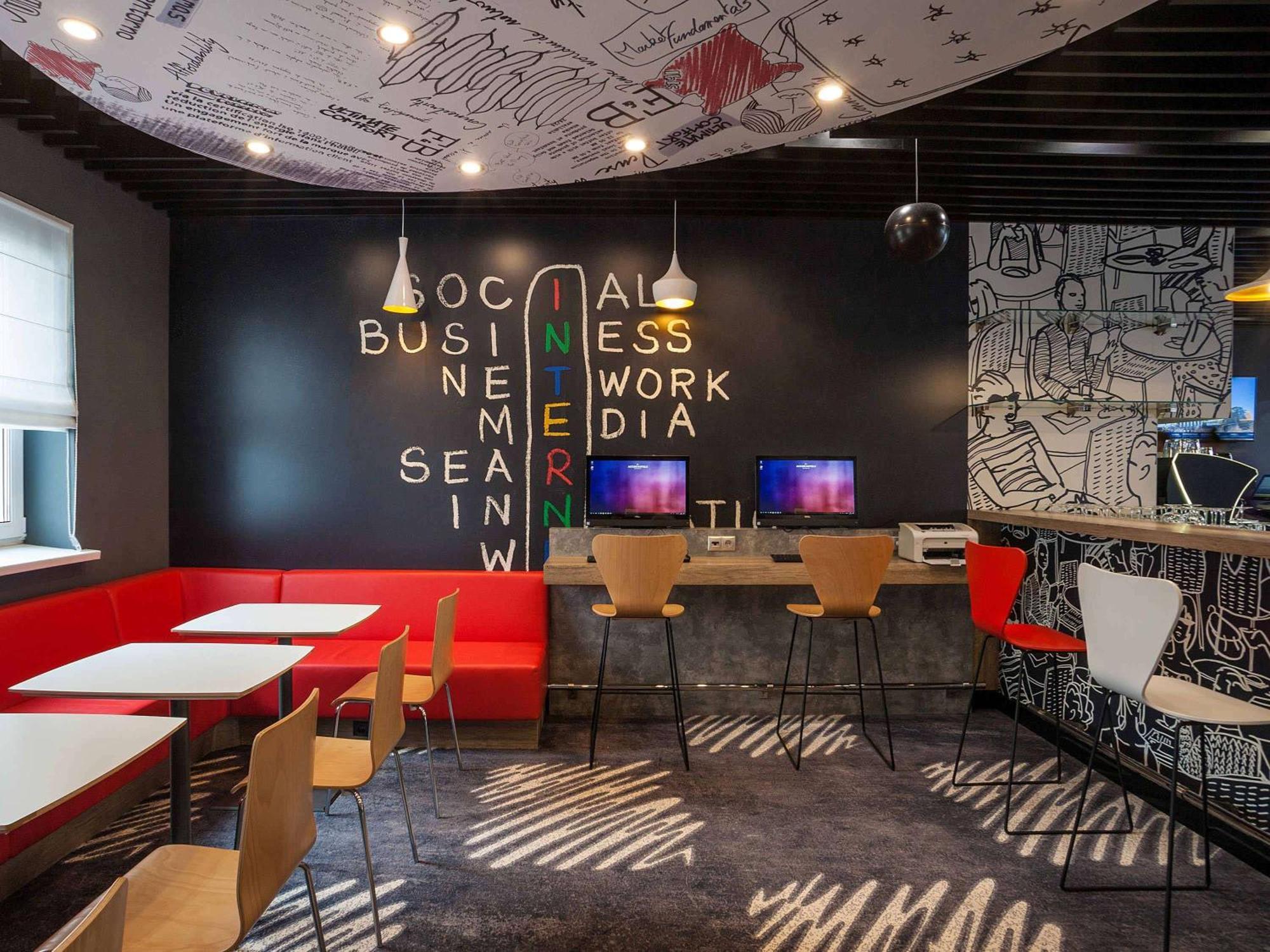 Ibis Railway Station 3*